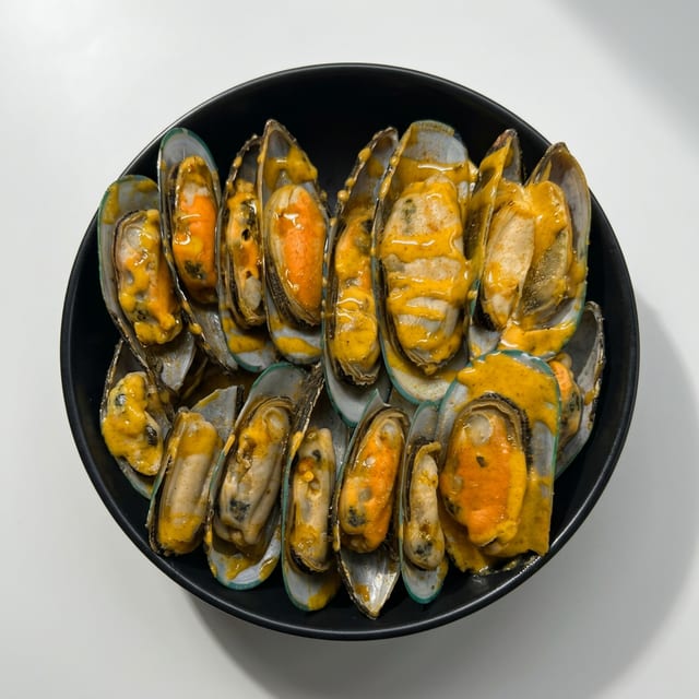 1/2 LB Mussels.